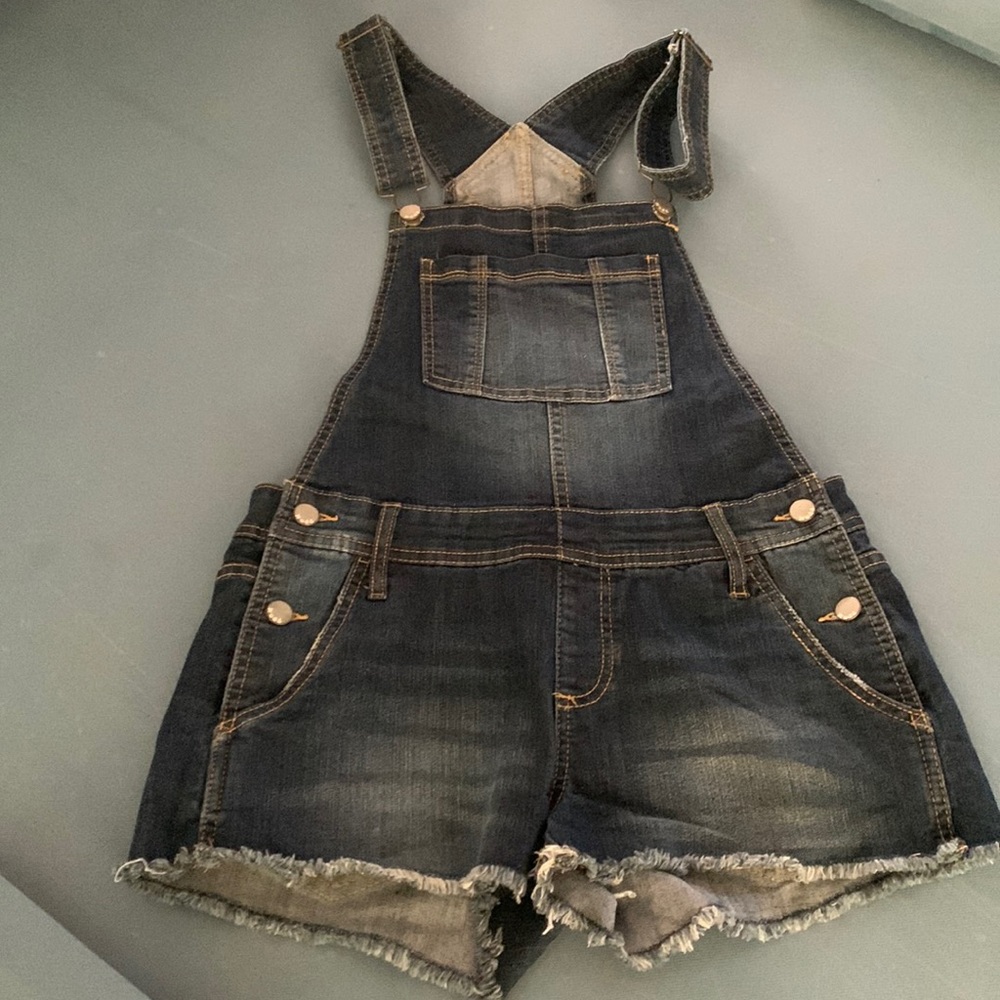 Like new juniors Mudd denim short overalls